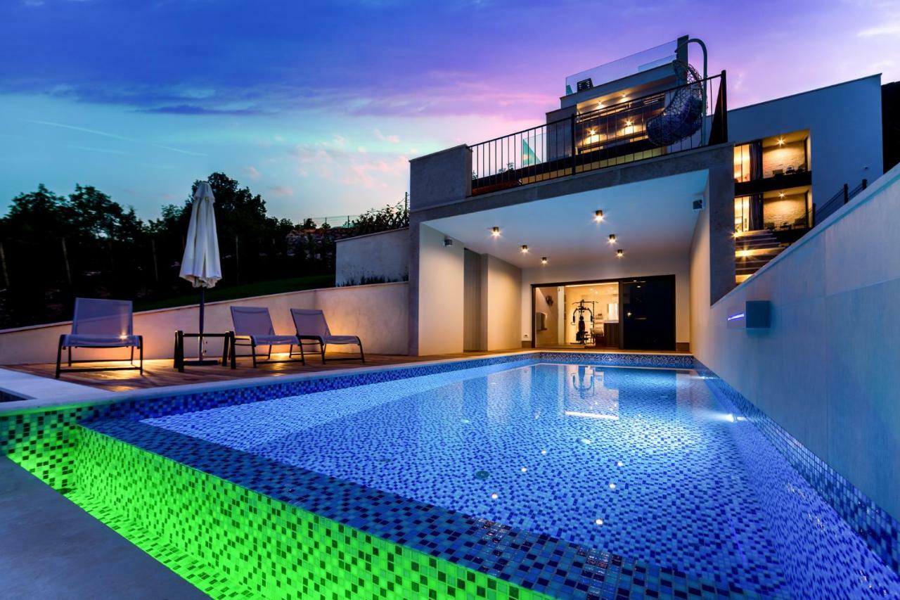 Villa Altavista - Seaview & Relax With Heated Pool & Minigolf Opatija Buitenkant foto