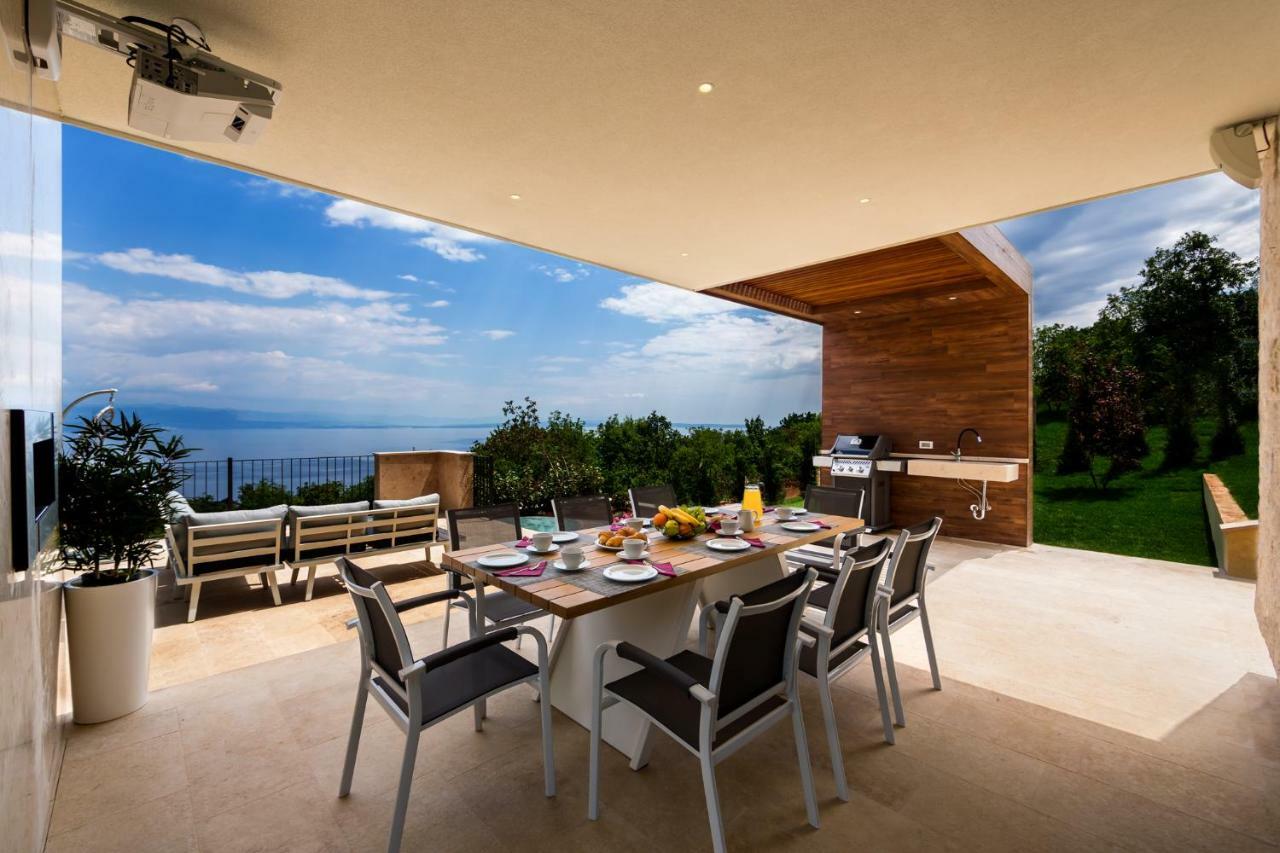 Villa Altavista - Seaview & Relax With Heated Pool & Minigolf Opatija Buitenkant foto