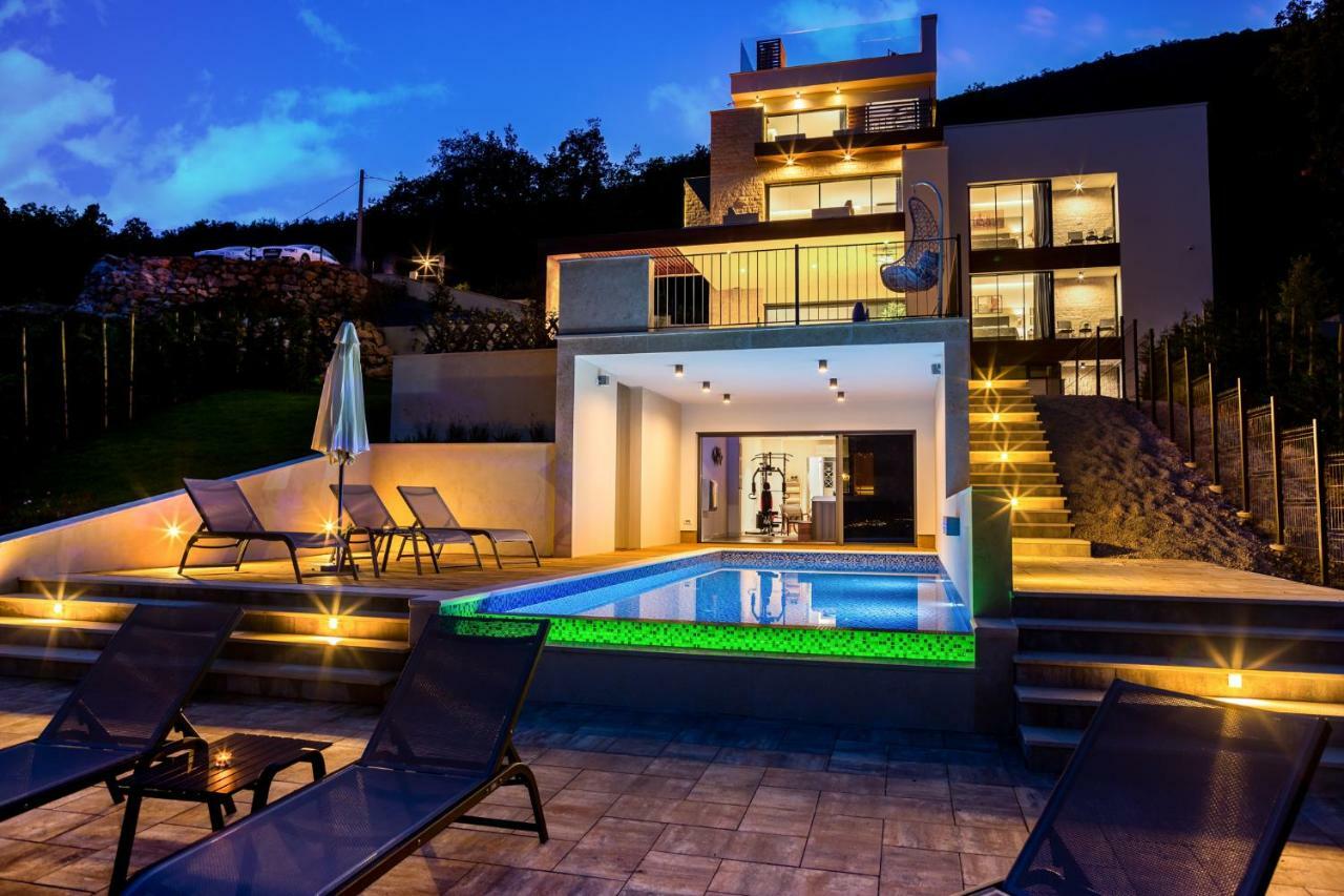 Villa Altavista - Seaview & Relax With Heated Pool & Minigolf Opatija Buitenkant foto