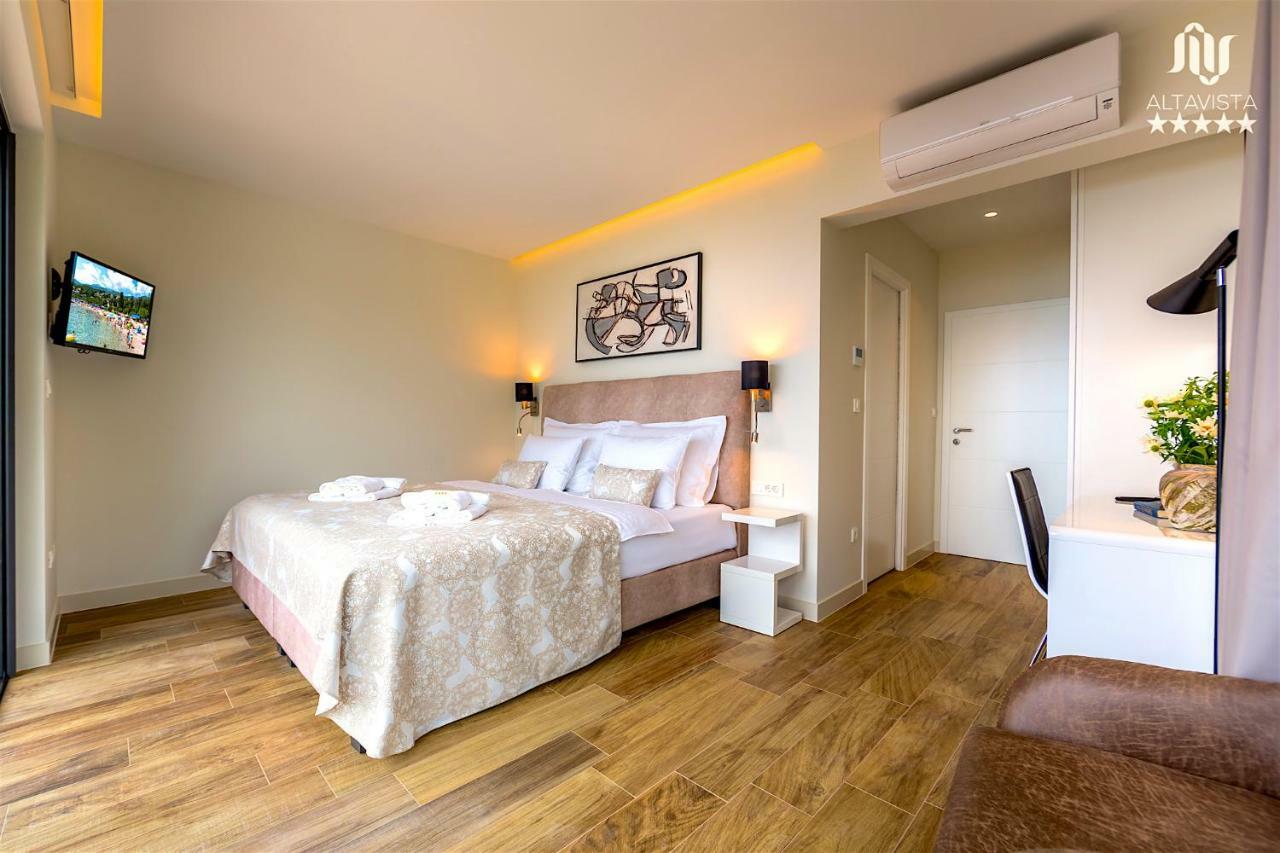 Villa Altavista - Seaview & Relax With Heated Pool & Minigolf Opatija Buitenkant foto