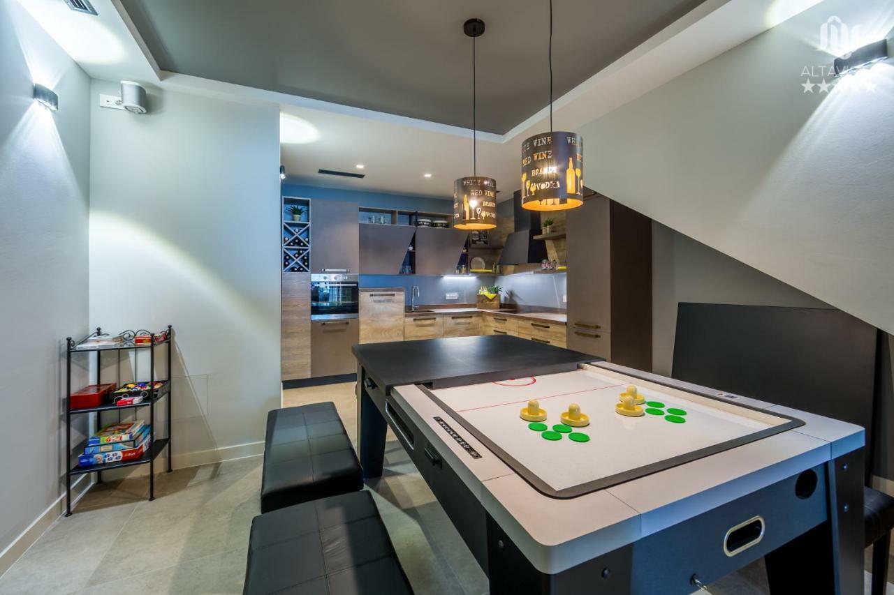 Villa Altavista - Seaview & Relax With Heated Pool & Minigolf Opatija Buitenkant foto