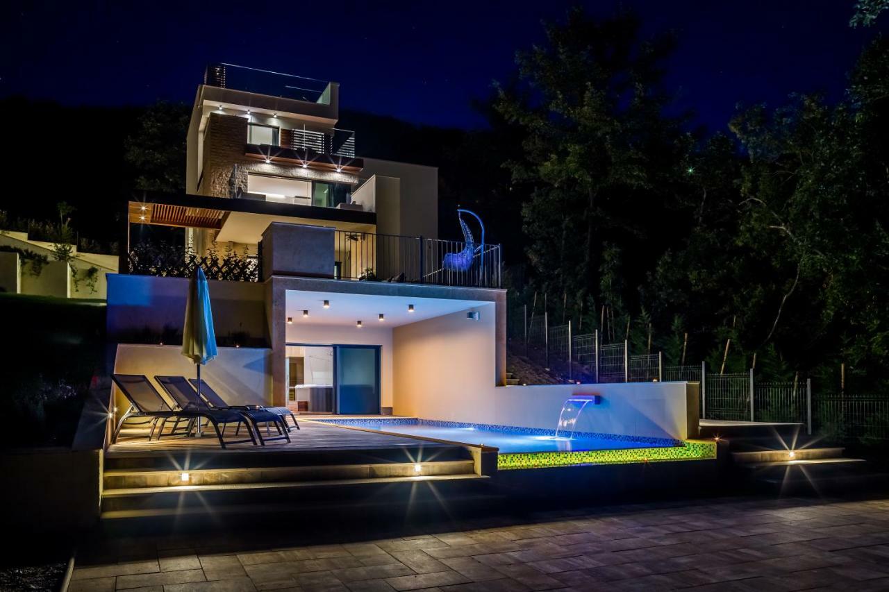 Villa Altavista - Seaview & Relax With Heated Pool & Minigolf Opatija Buitenkant foto