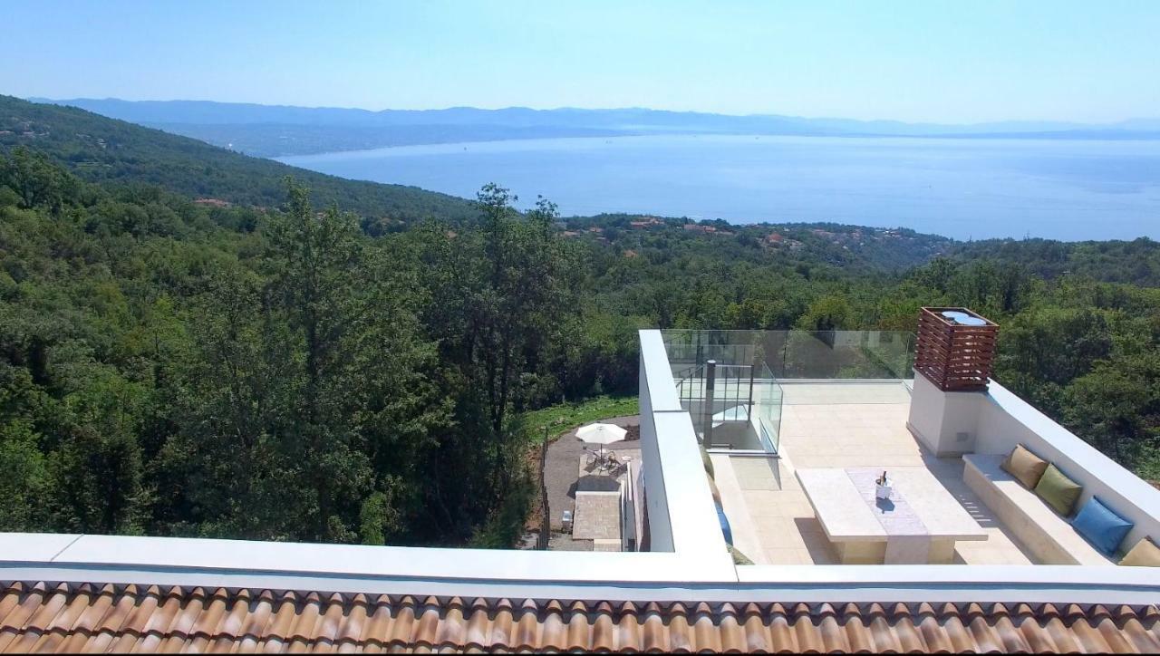 Villa Altavista - Seaview & Relax With Heated Pool & Minigolf Opatija Buitenkant foto