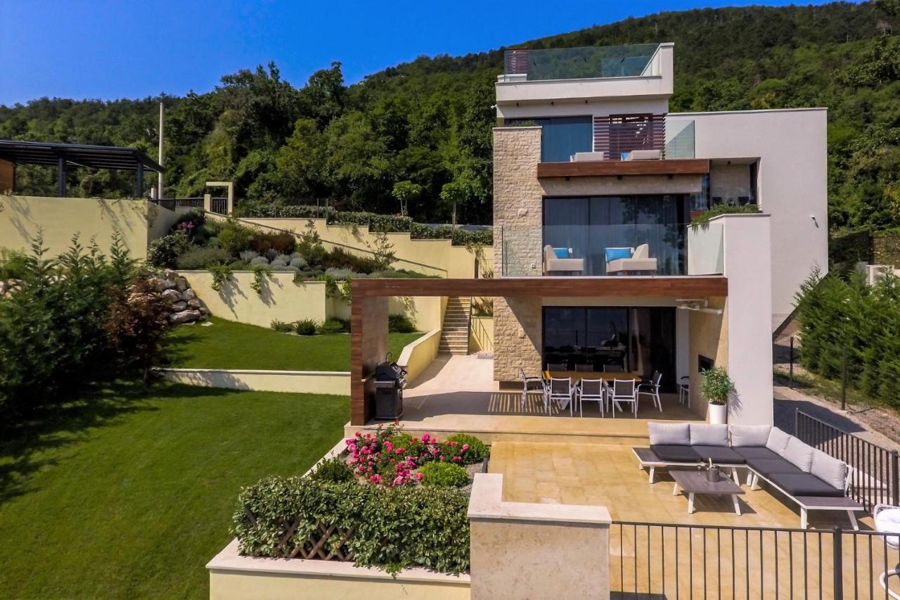 Villa Altavista - Seaview & Relax With Heated Pool & Minigolf Opatija Buitenkant foto