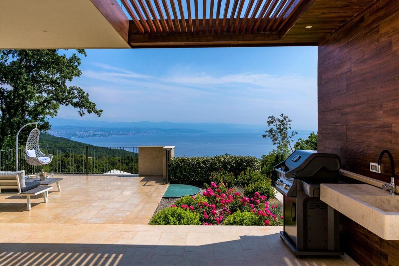 Villa Altavista - Seaview & Relax With Heated Pool & Minigolf Opatija Buitenkant foto