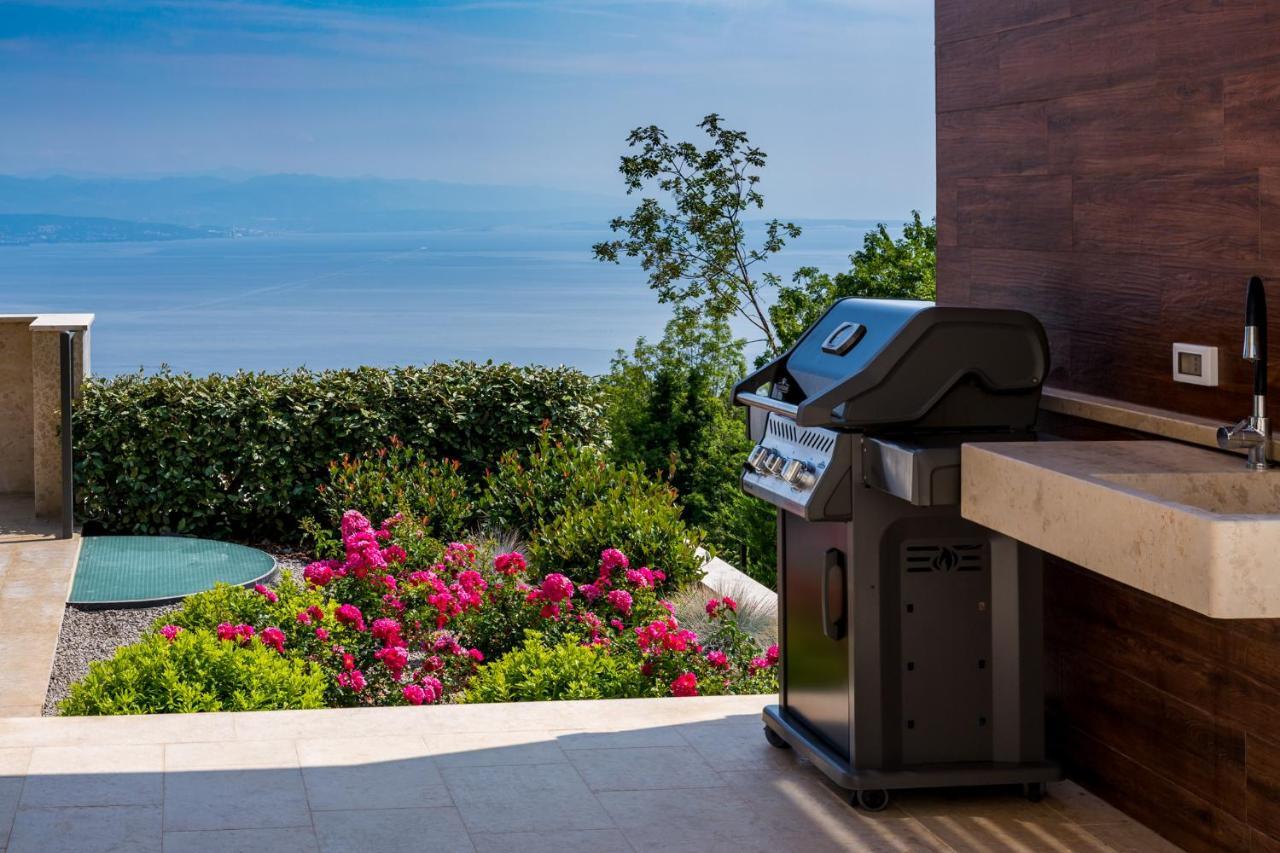 Villa Altavista - Seaview & Relax With Heated Pool & Minigolf Opatija Buitenkant foto