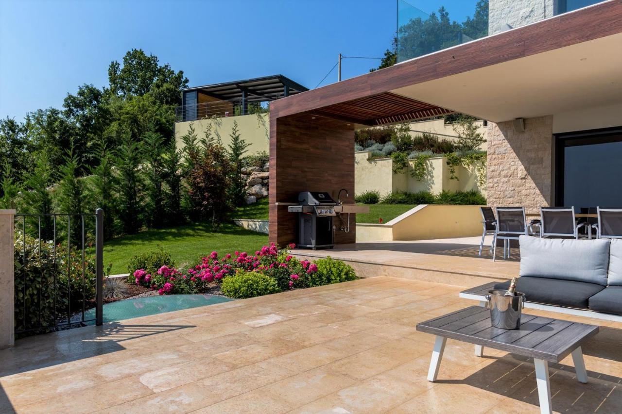 Villa Altavista - Seaview & Relax With Heated Pool & Minigolf Opatija Buitenkant foto